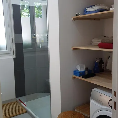 Confortable Dans Un Lumineux