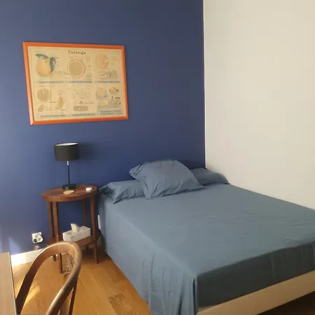 Confortable Dans Un Lumineux