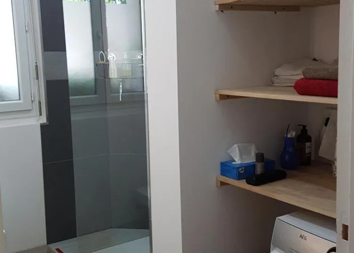 Confortable Dans Un Lumineux